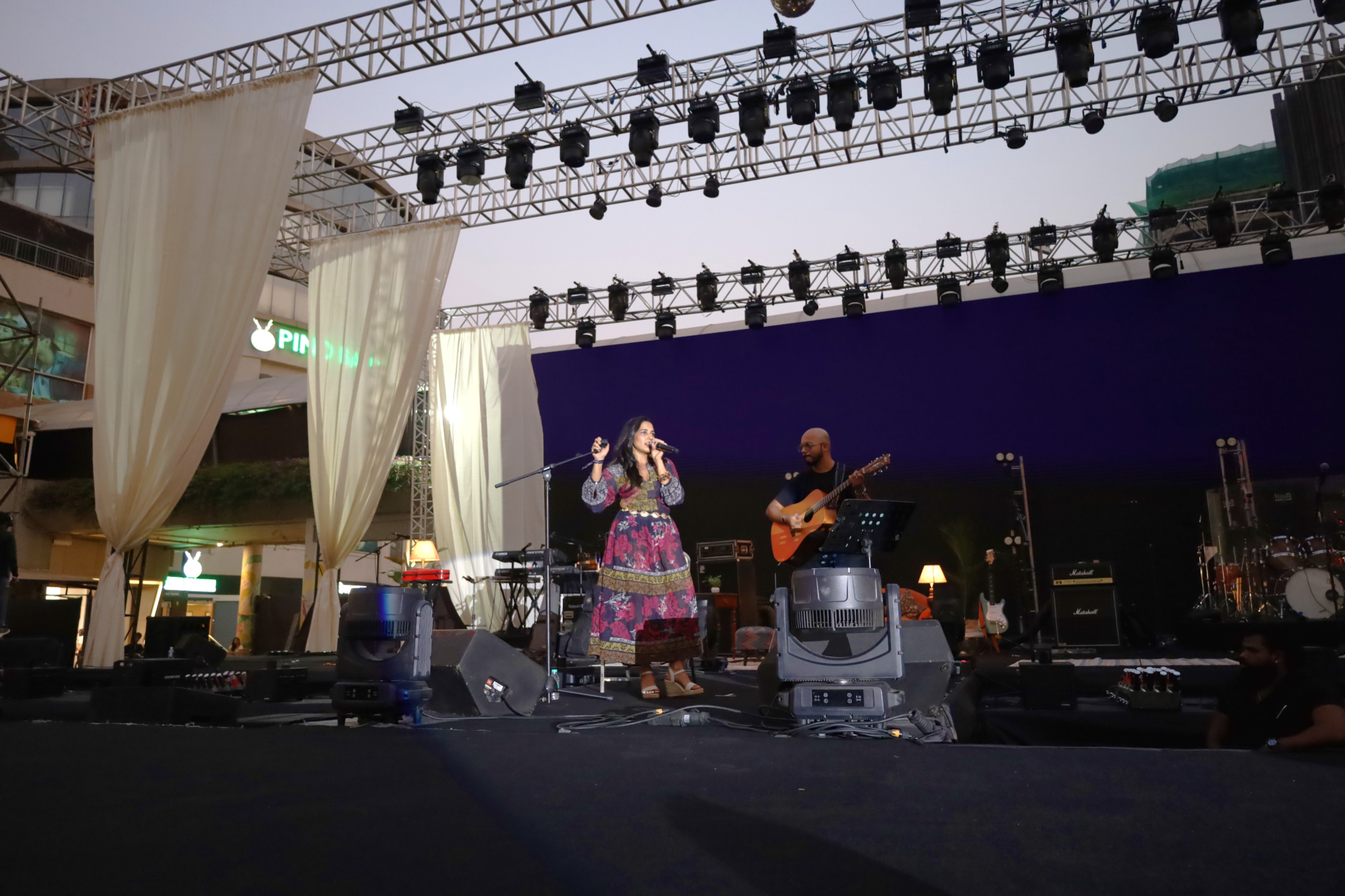 NH7 WEEKENDER · STAGE